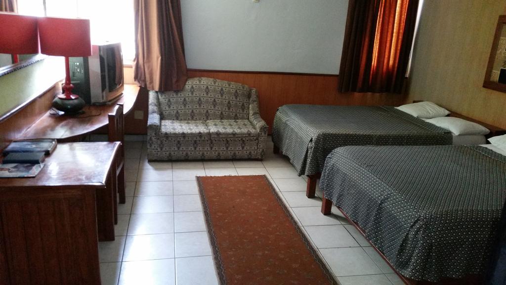 Saffana Hotel Douala Habitación foto