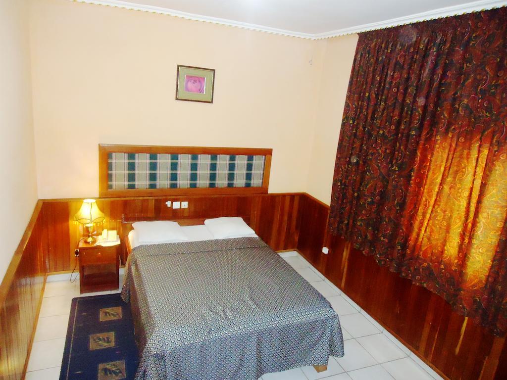 Saffana Hotel Douala Habitación foto