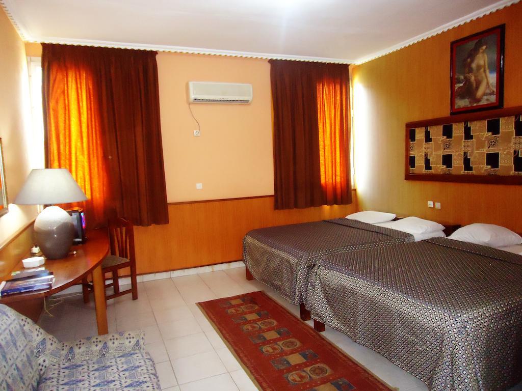 Saffana Hotel Douala Habitación foto