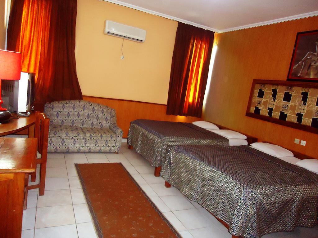 Saffana Hotel Douala Habitación foto
